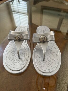 🩶 Versace Palazzo Silver Metallic Ribbon Bow Medusa Flip Flops Sandal 9 🩴